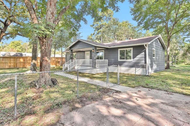 Building Photo - 26424 Leisure Ln