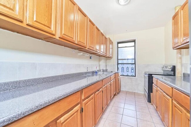 Building Photo - 501 W 135th St