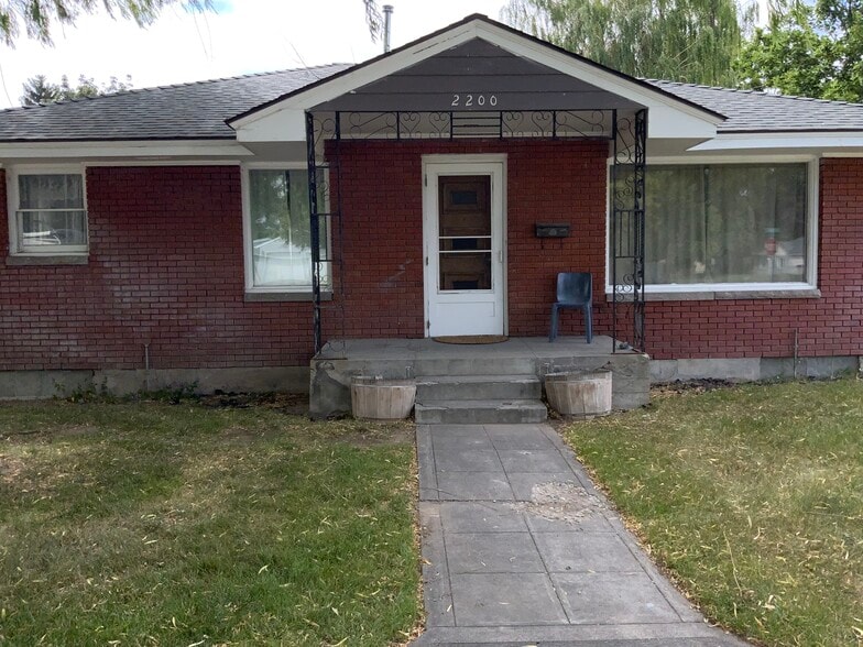 Building Photo - 2200 S Lee Ave