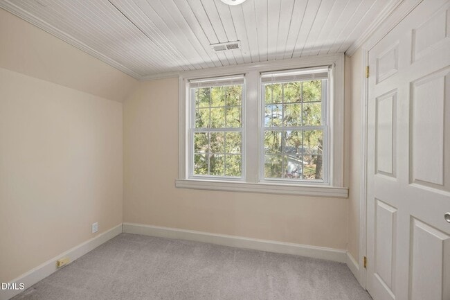 Building Photo - 302 W Main St