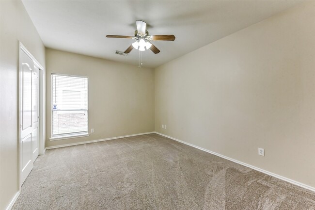 Building Photo - 9127 Willow Crossing Dr