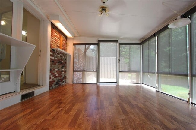 Building Photo - 2944 Piedmont Dr