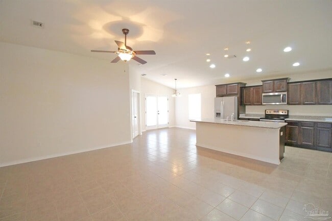 Building Photo - 5621 Peach Dr