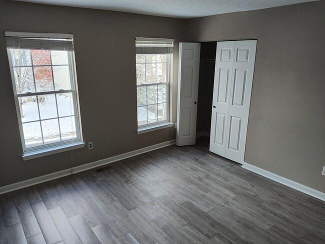 Building Photo - Beautifully maintained 4-bedroom, 2.5-bath over 2,200 sqft with a 2 car garage!