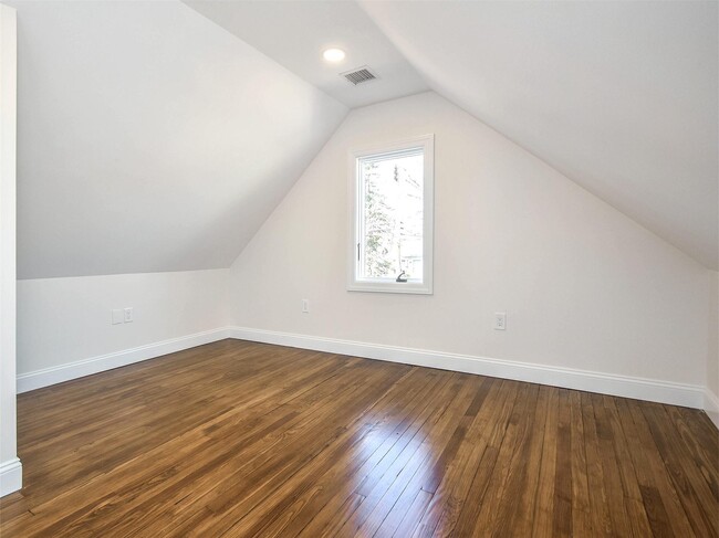 Building Photo - 50 Graywood Rd