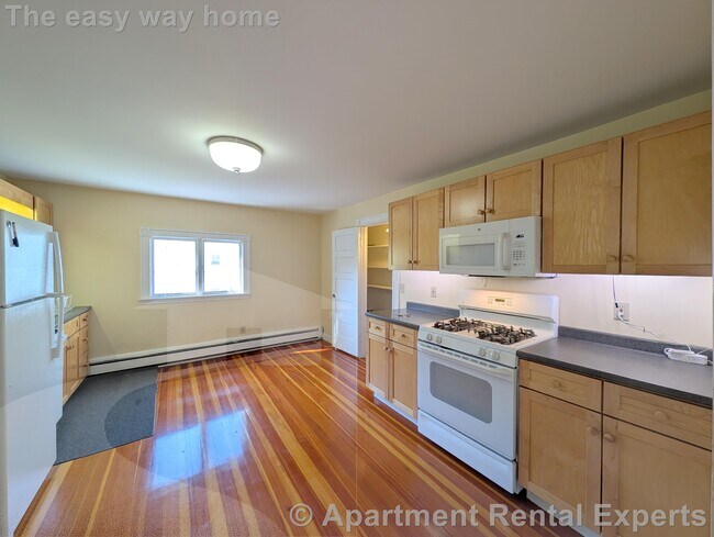 Building Photo - 41 Bay State Ave