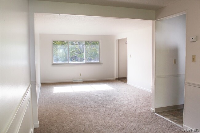 Building Photo - 116 Berehaven Dr
