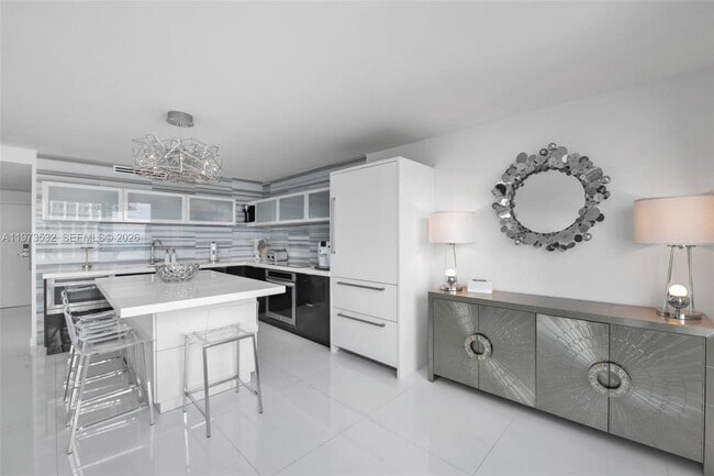 Building Photo - 400 S Pointe Dr