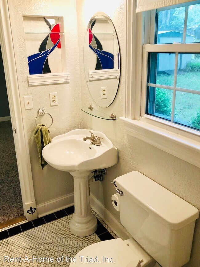 Building Photo - 3 br, 2 bath House - 4710 Beechcroft Drive