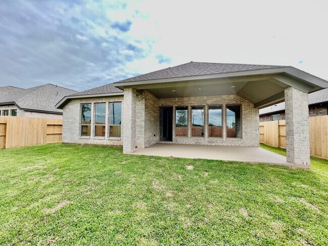 Building Photo - 1351 Park Path Dr