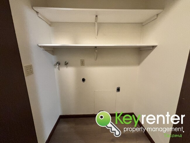 Building Photo - Comfortable Upstairs 2 Bedroom 2 Bath Rental in Private Community Near Fircrest!