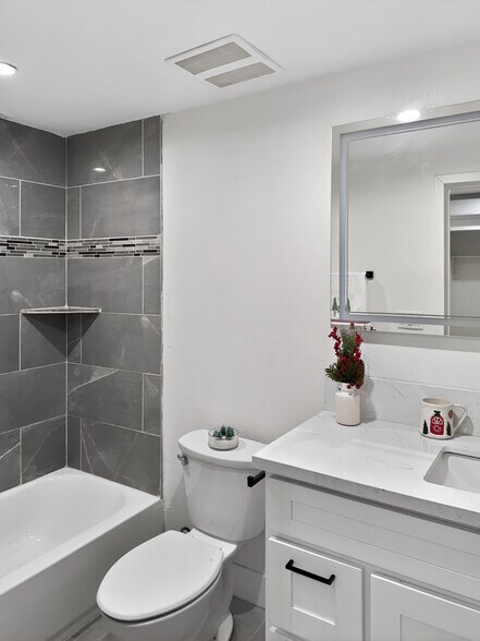 Building Photo - 2013 Raymond Ave