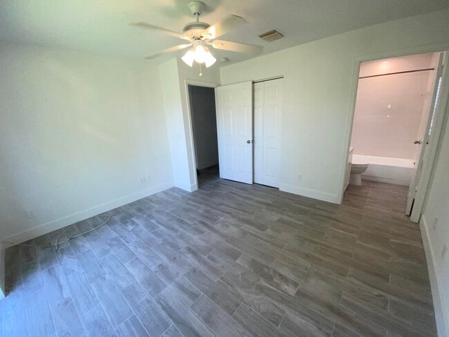 Building Photo - 553 E Ridge Cir N