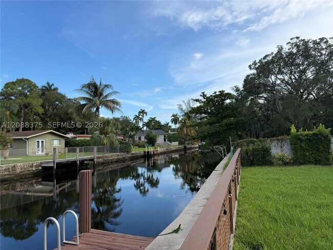 Building Photo - 800 SW 8th St