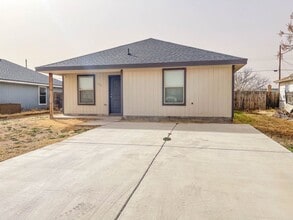 Building Photo - Savor the Sophistication of This Lovely 3-Bedroom!