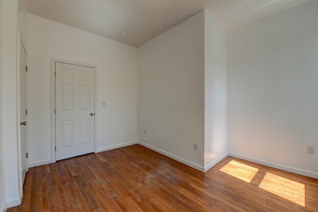 Building Photo - 1103 Grand Ave