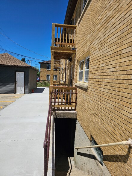 Building Photo - 7147 W Appleton Ave