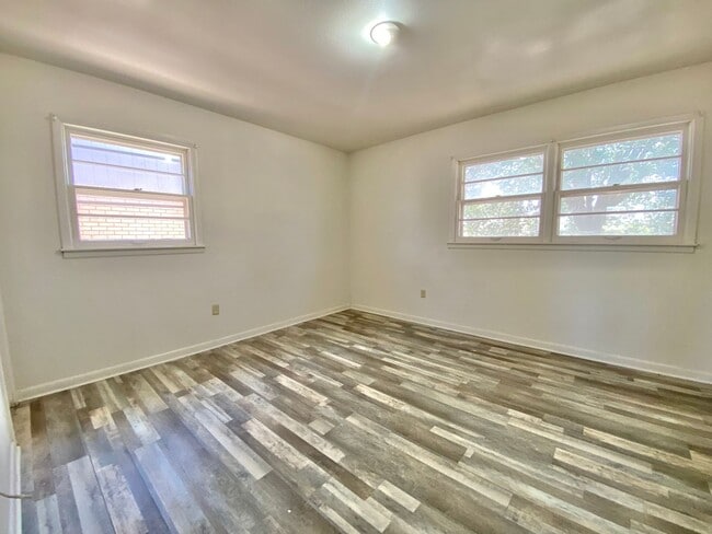 Building Photo - Pre lease option - available 6/10/2026