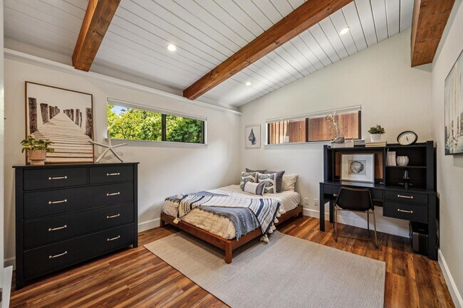 Building Photo - Luxury Single-Level Westside Alamo Home with Saltwater Pool, Spa & Outdoor Kitchen