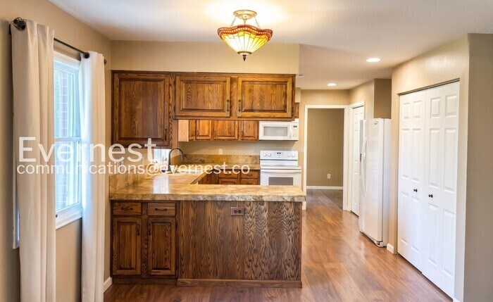 Building Photo - 1808 Riverview Dr