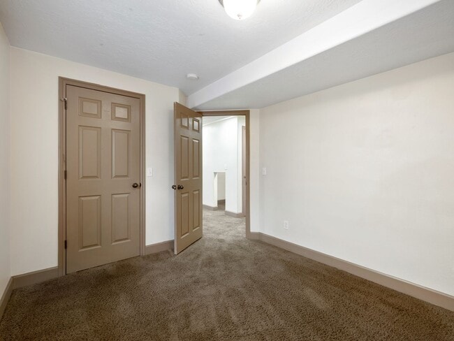 Building Photo - 25 E 2250 N