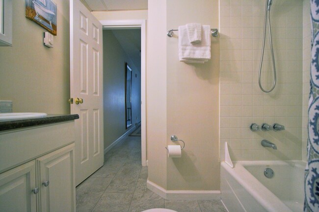 Building Photo - 121 S Railroad St