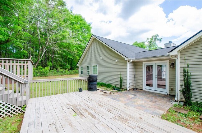 Building Photo - 238 Knob Hill Dr