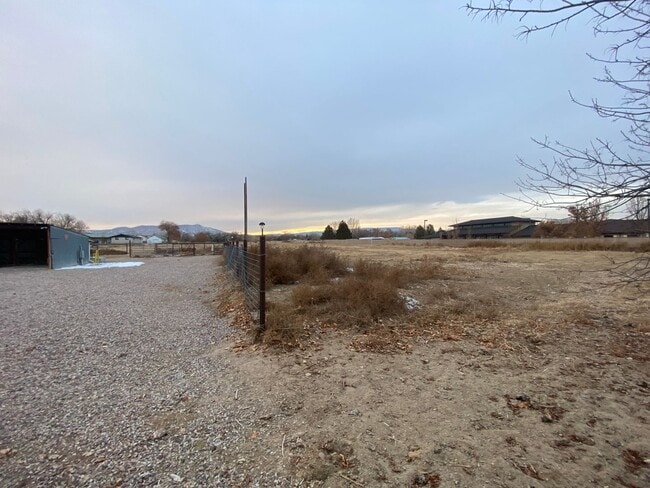 Building Photo - Gorgeous Fully Remodeled 3 Bed 1.5 baths a...