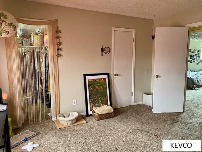 Building Photo - Large Home with Excellent Backyard and Patio