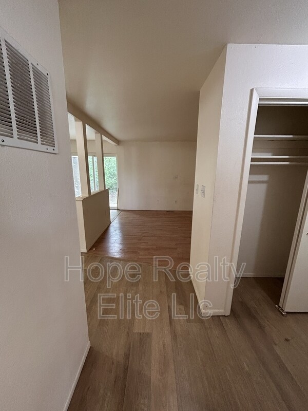 Building Photo - 334 Fairway S