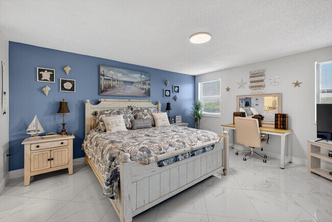 Building Photo - 2334 S Cypress Bend Dr