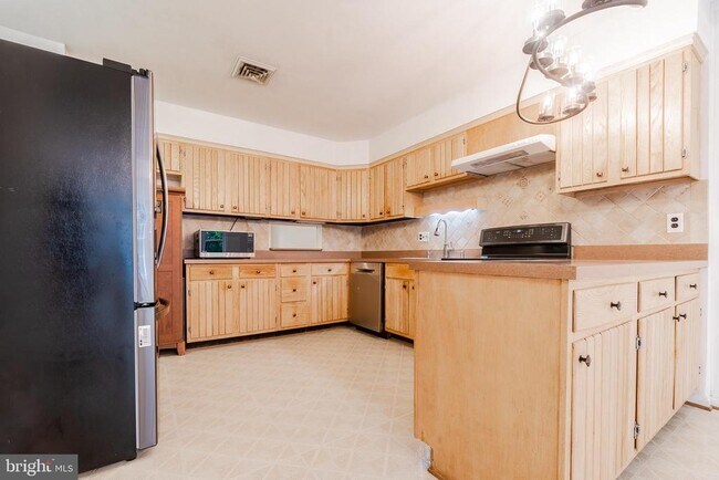 Building Photo - 2426 Falls Pl Ct
