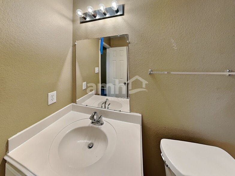 Building Photo - 18494 Sunrise Pines Dr