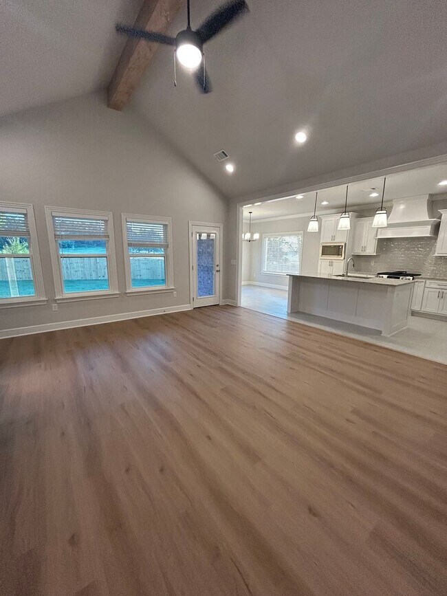 Building Photo - Beautiful Bentonville Home! 4 Bedrooms, 2....