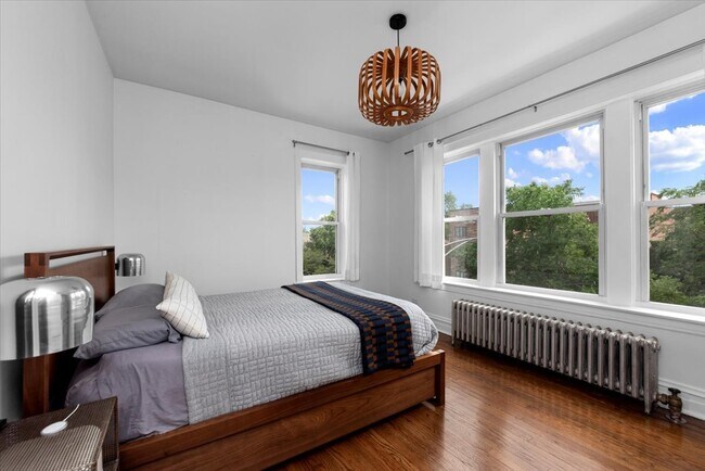 Building Photo - 4862 N Ashland Ave
