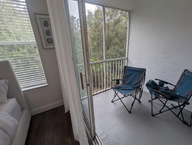 Building Photo - 2142 Park Crescent Dr