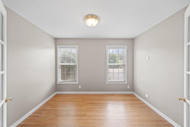 Building Photo - 406 Lakewood Dr