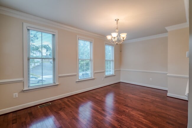 Building Photo - Gorgeous And Upgraded 2 Bedroom 3.5 Bathroom End Unit Townhome In Popular Shirlington Crest