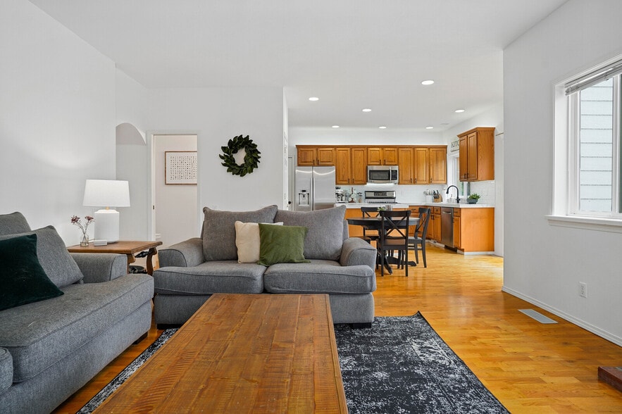 Living Room - 2845 Eastlake Dr SE