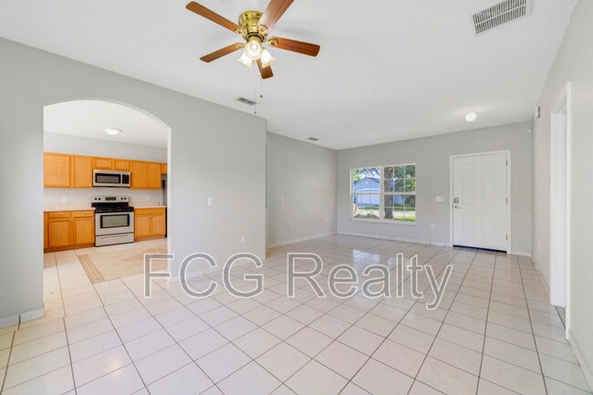 Building Photo - 325 Marquee Dr