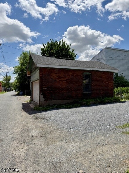 Building Photo - 507 S Main St