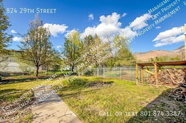 Building Photo - 824 29th St