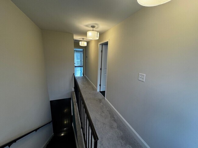 Building Photo - NEWLY RENOVATED EXPANSIVE 5BD 4BA BRIGHTWOOD HOME