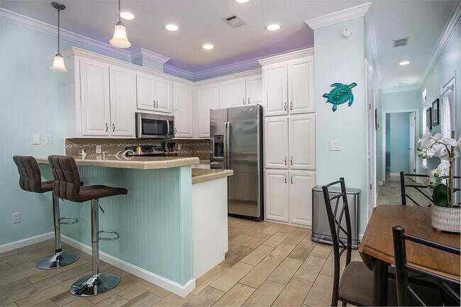 Building Photo - 5031 5th Ave