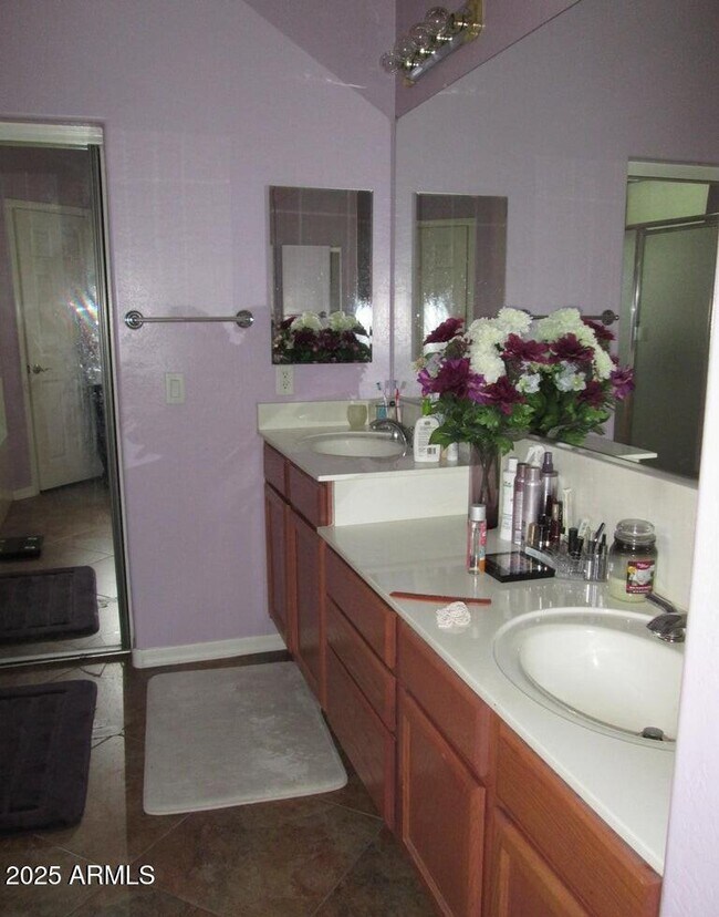 Building Photo - 2520 S Dragoon Dr