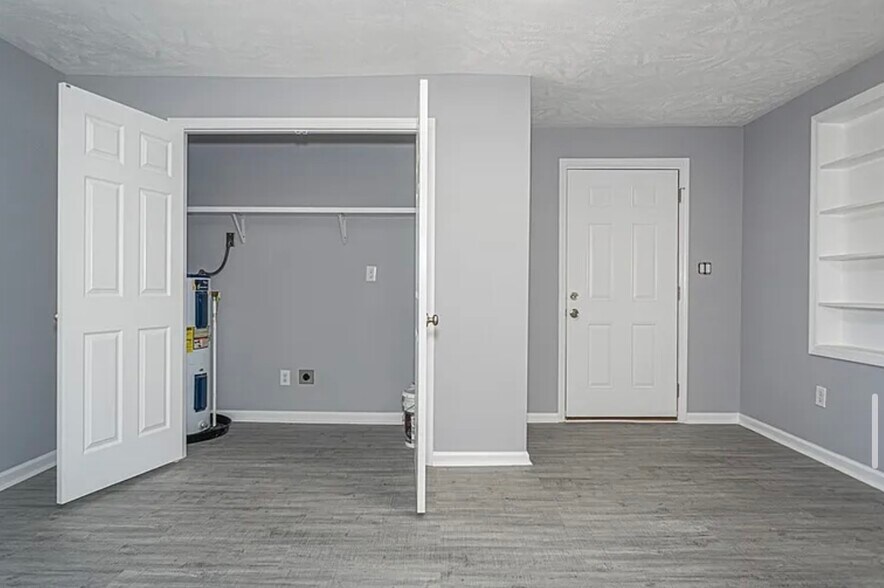 Building Photo - 5105 Palmetto Ln
