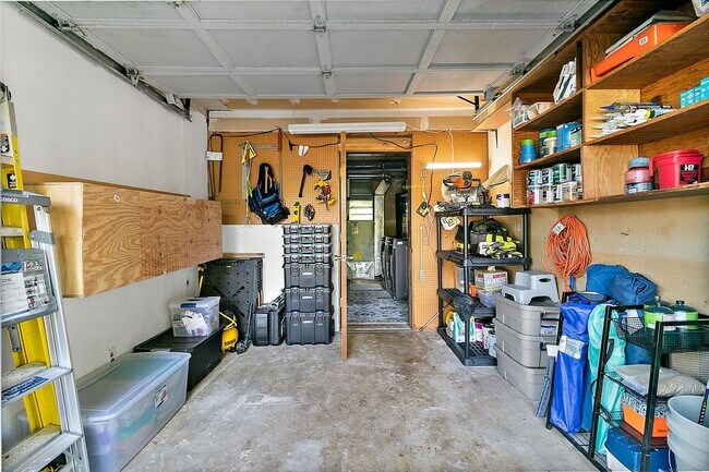 Building Photo - Lakeside Living in Lacey's Lake Forest Nei...