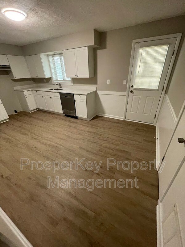 Building Photo - 4905 Wellborn Dr