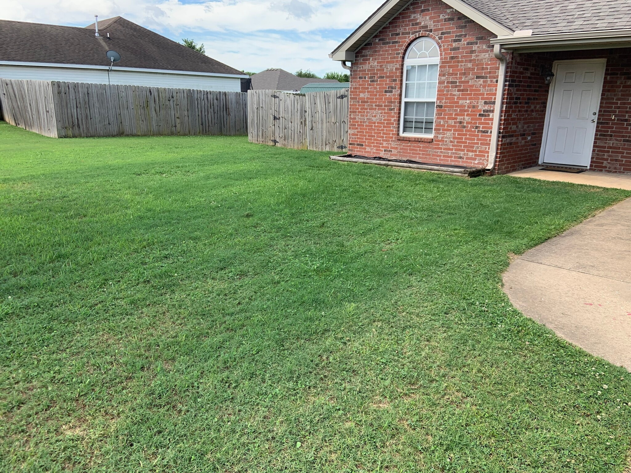 Building Photo - 775 Washburn Dr