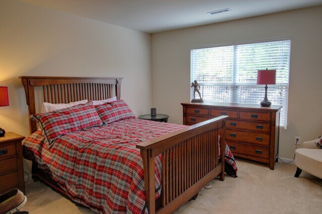 Building Photo - Beautiful 3 Floor Townhouse in Durham's Stratford Lakes Neighborhood!
